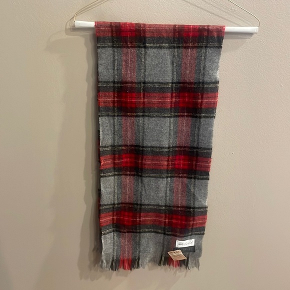 Men’s Plaid 100% MARINO WOOL SCARF with fringe red / grey / black size 50 inch - Picture 1 of 7